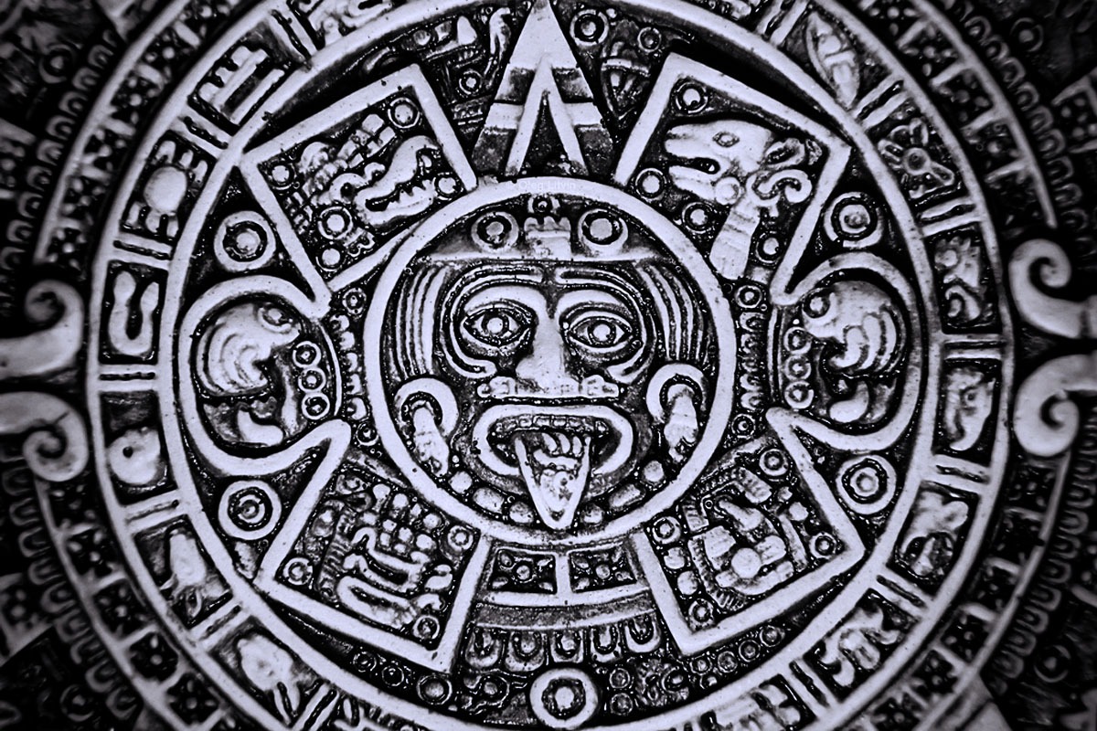voladores - mosaic of turquoise located in Chichen Itza 2