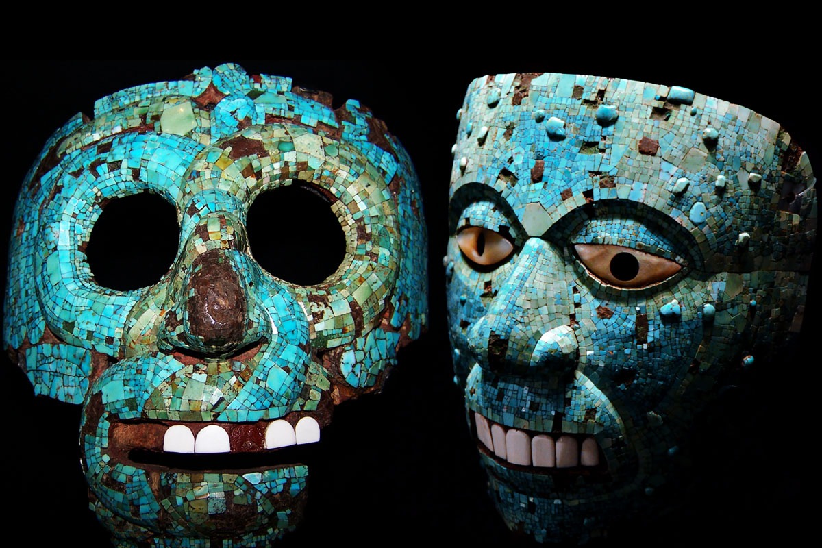 voladores - mosaic of turquoise located in Chichen Itza 3